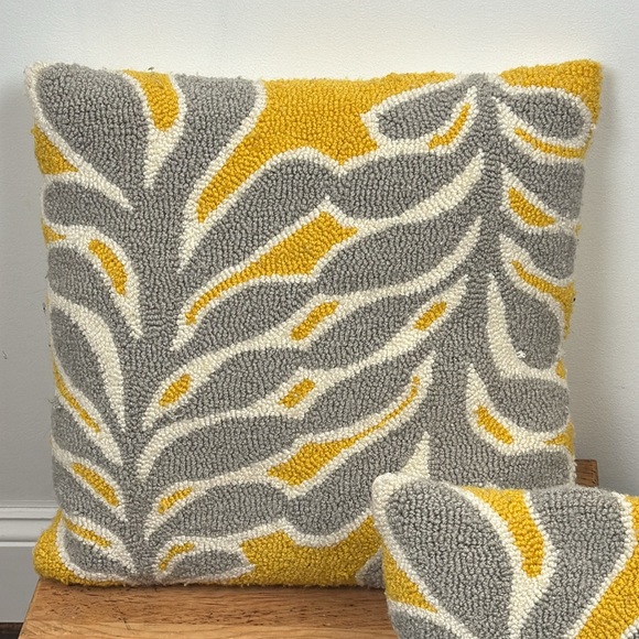 Anthropologie Lemieux et Cie Hooked Colombe Pillow covers set of 2 - Picture 4 of 7